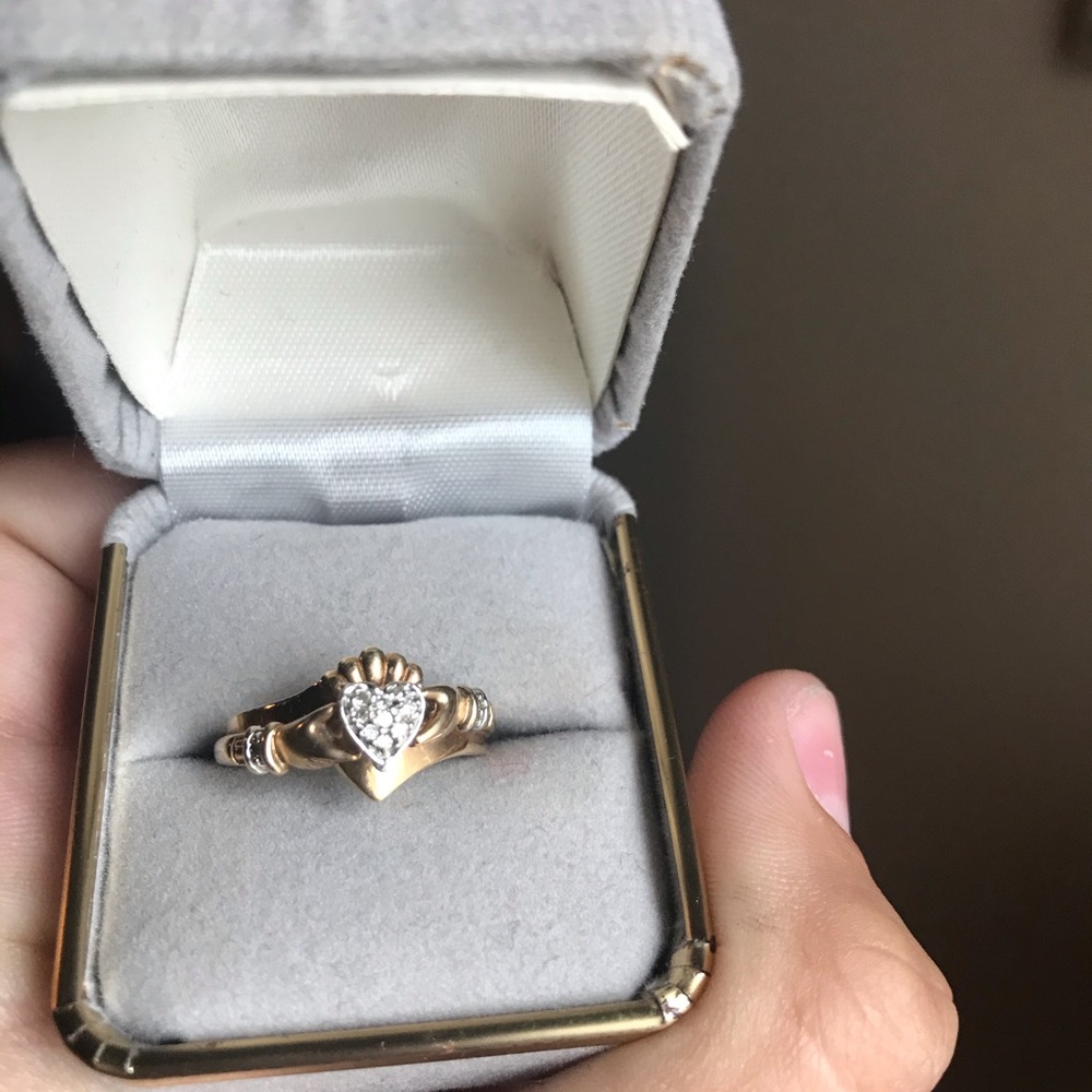 Claddaggh ring